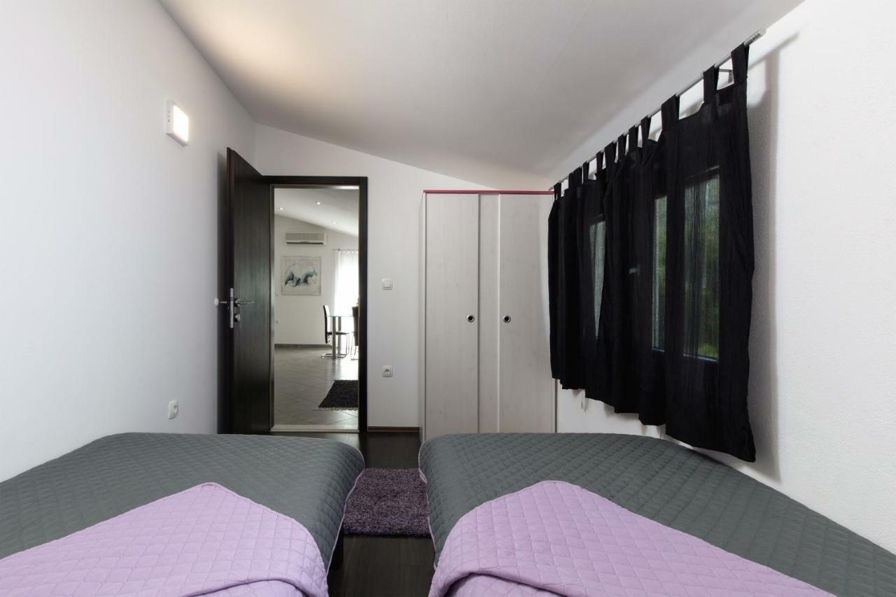 Apartments Bubalo โอมิช ภายนอก รูปภาพ