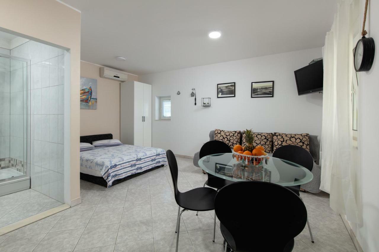 Apartments Bubalo โอมิช ภายนอก รูปภาพ