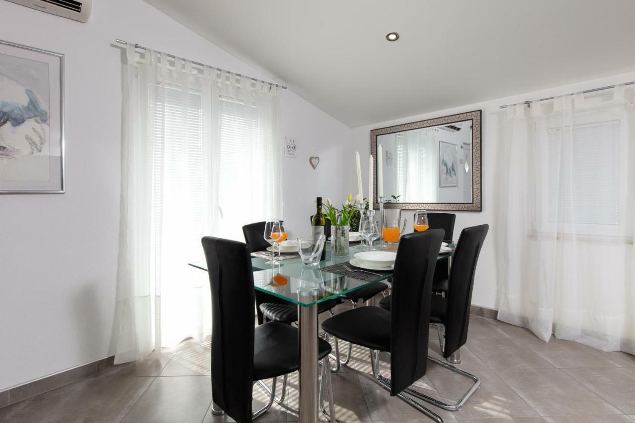 Apartments Bubalo โอมิช ภายนอก รูปภาพ